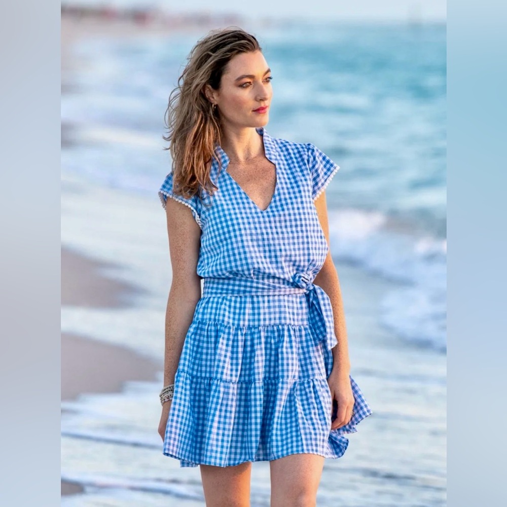 Walker & Wade Short Sleeve Emma Blue Gingham Split V-Neck Tiered Mini Dress ZB7